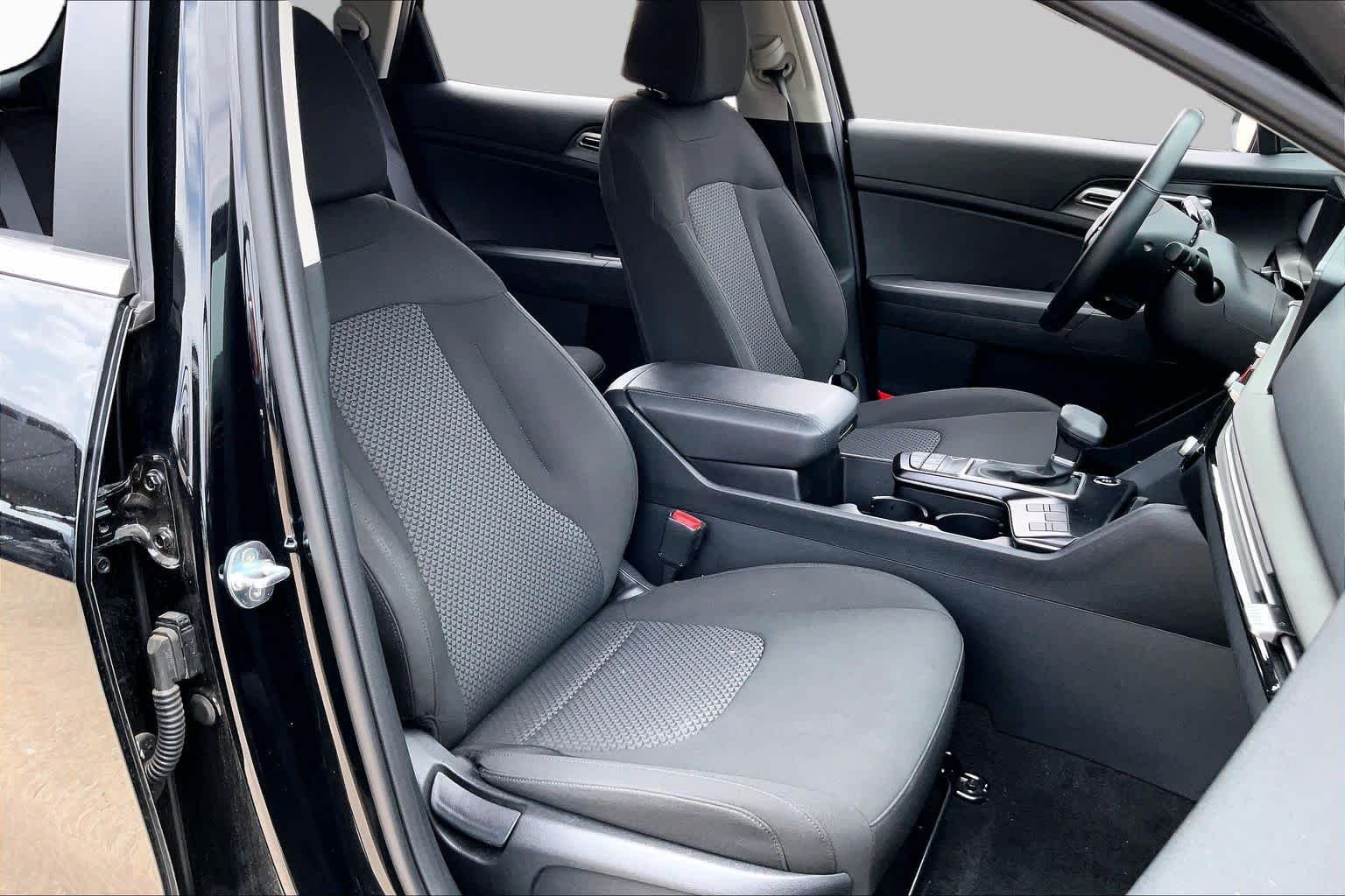 Used 2026 Ebony Black Kia LX image 9