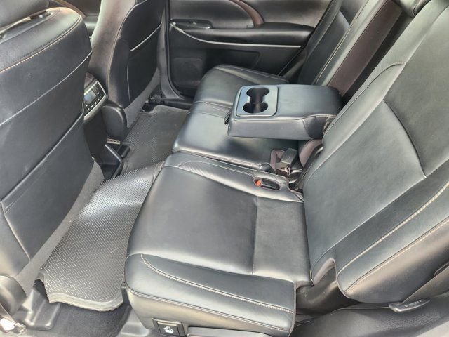 Used 2017 White Toyota XLE image 31
