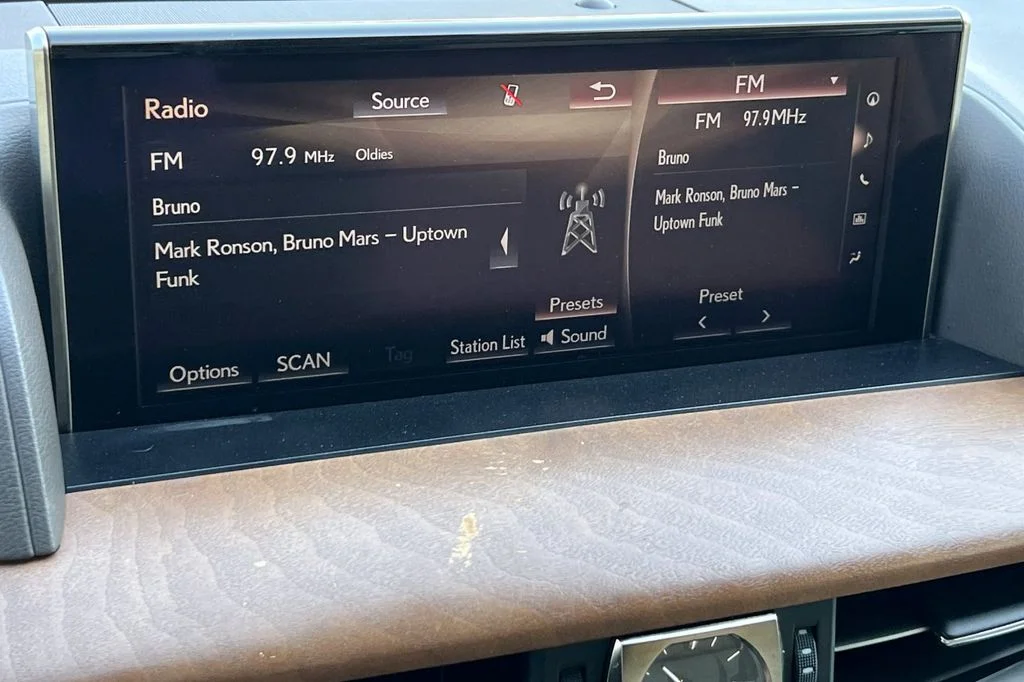 Used 2017  Lexus 570 image 22
