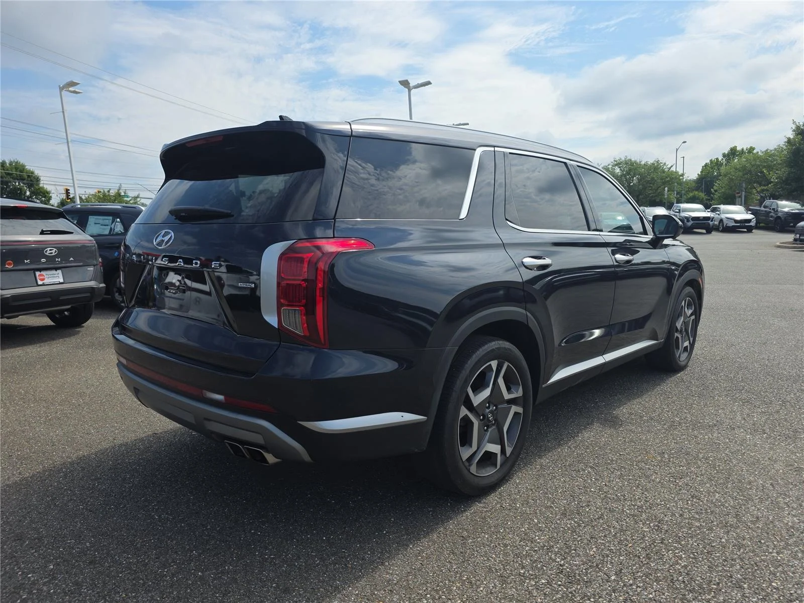 Used 2023 Moonlight Cloud Hyundai SEL image 10