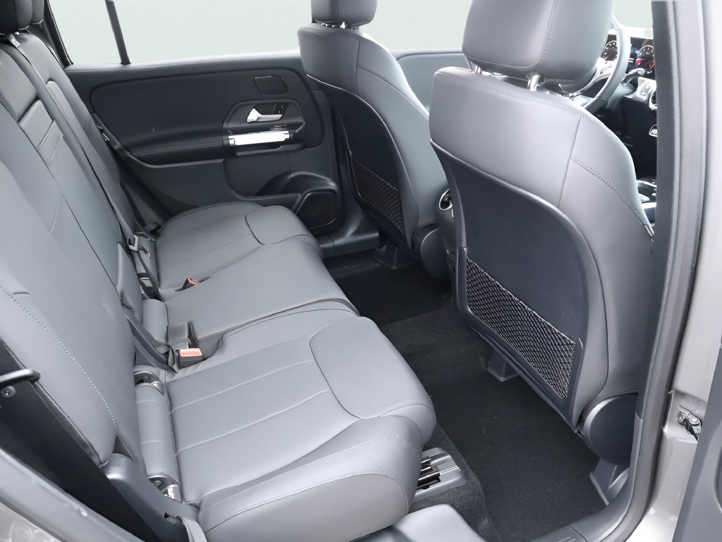 Used 2026 Mountain Grey Metallic Mercedes-Benz GLB 250 image 18