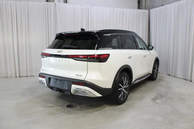 Used 2022 Black INFINITI Autograph image 28
