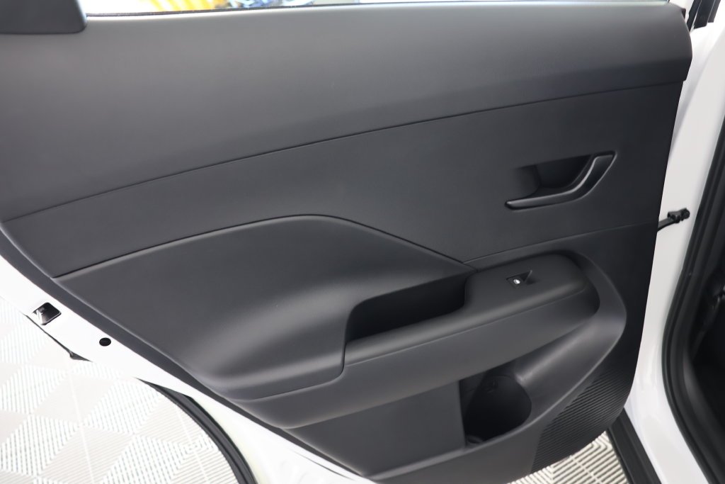 Used 2027 Atlas White Hyundai SE image 24