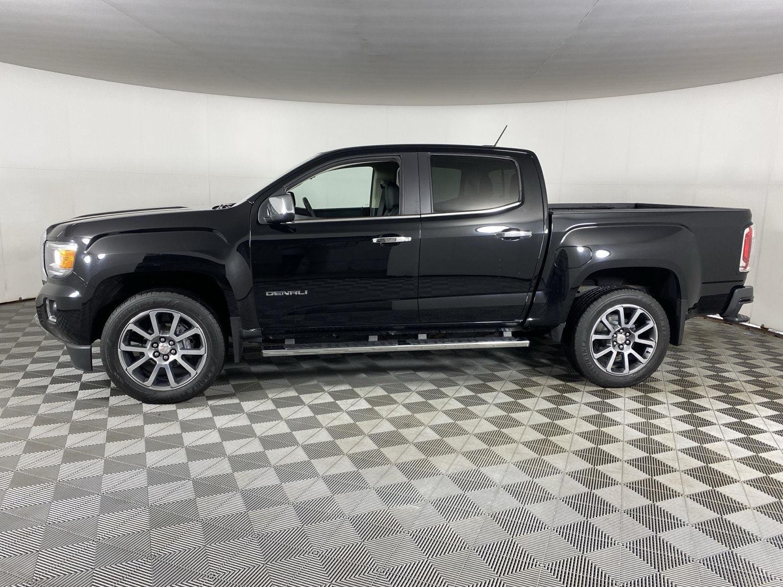Used 2019 Onyx Black GMC 4WD Denali image 4
