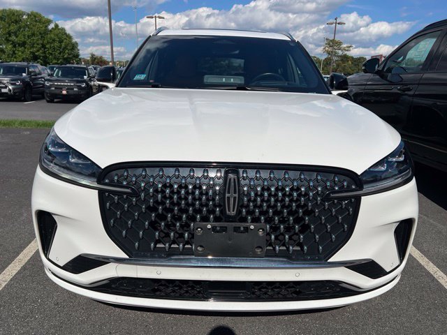 Used 2025 White Lincoln Black Label image 2