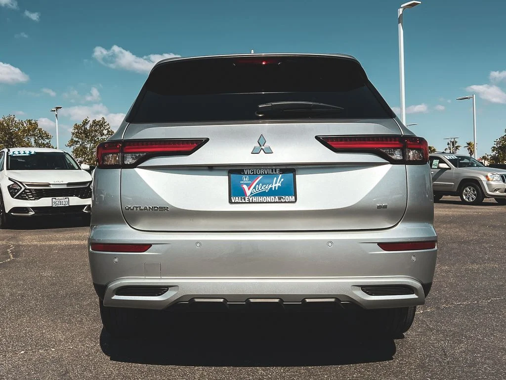 Used 2022 Alloy Silver Metallic Mitsubishi  image 5