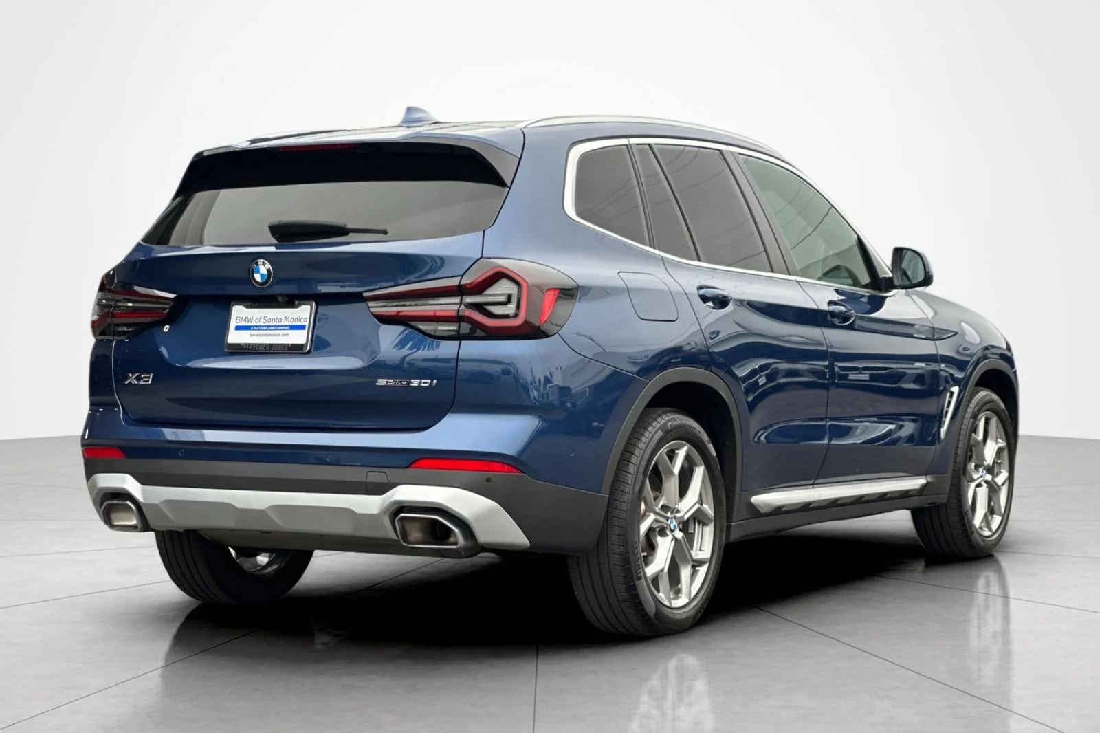 Used 2023 Phytonic Blue Metallic BMW sDrive30i image 5