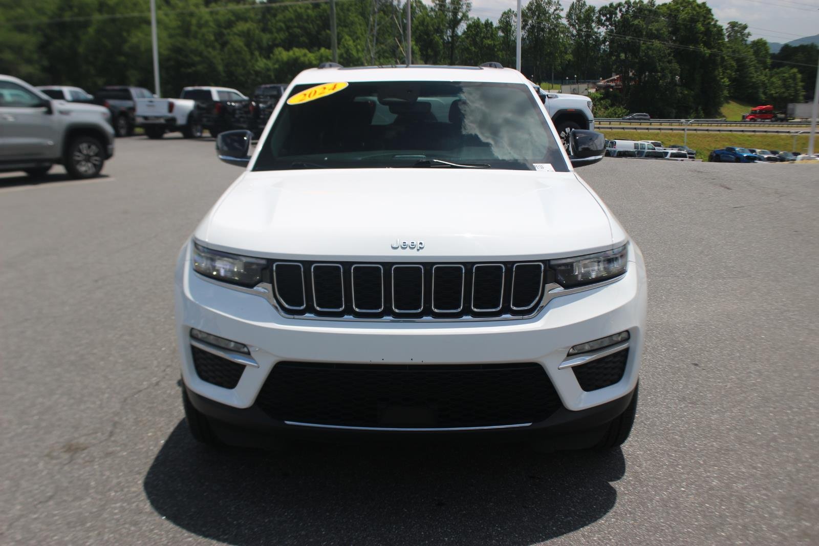 Used 2024 White Jeep 4x4 image 3