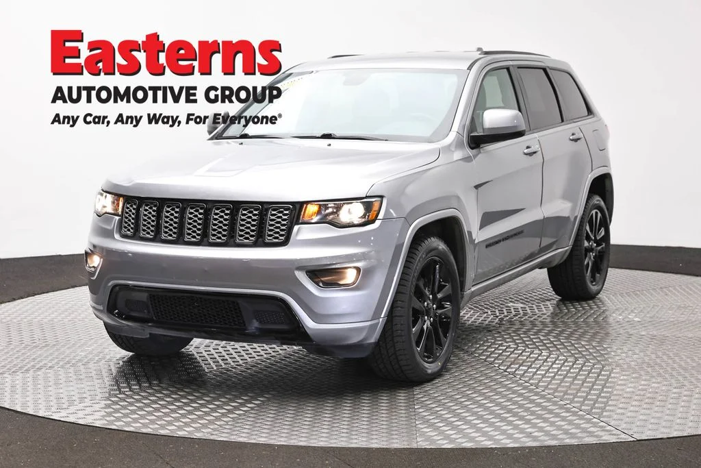 Used 2017 Silver Jeep Altitude image 1