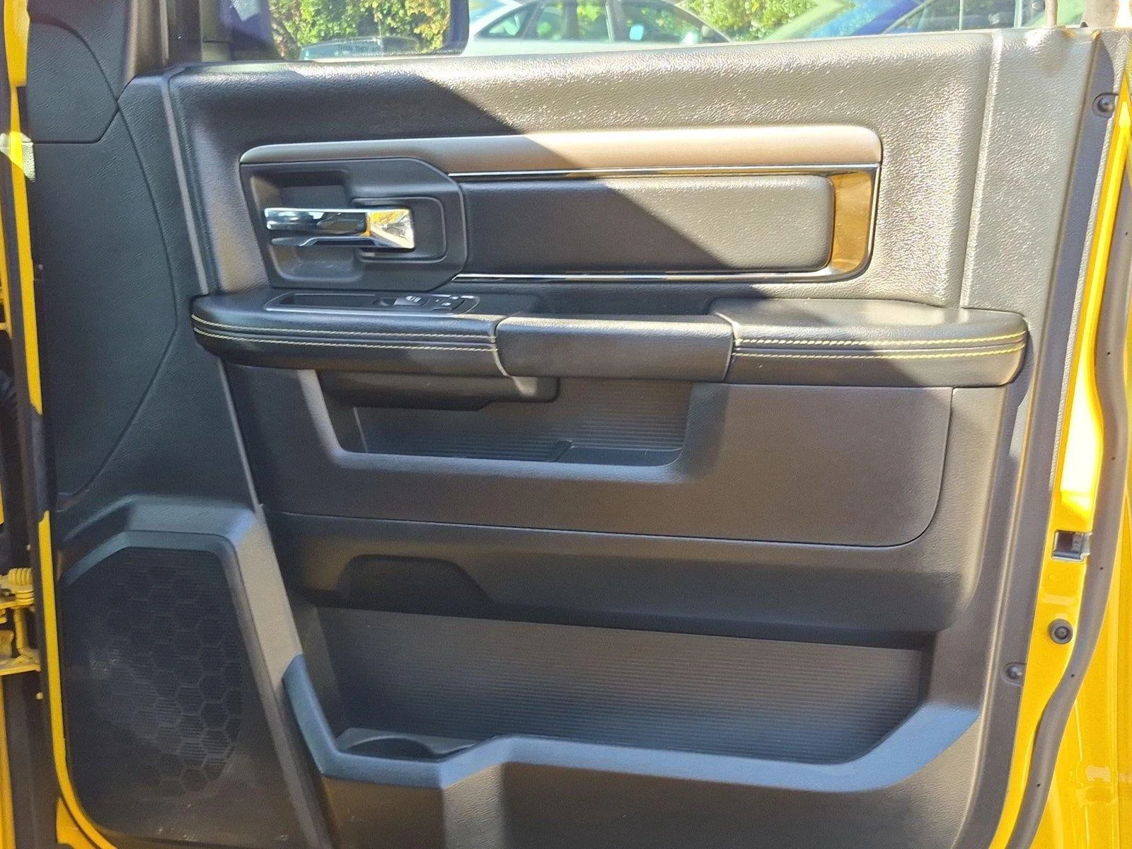 Used 2016 BRIGHT WHITE CLEARCOAT RAM SPRT image 33