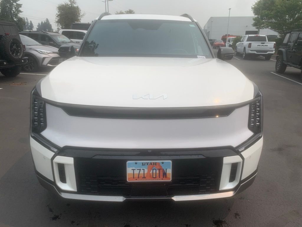 Used 2024 White Kia GT-Line image 6