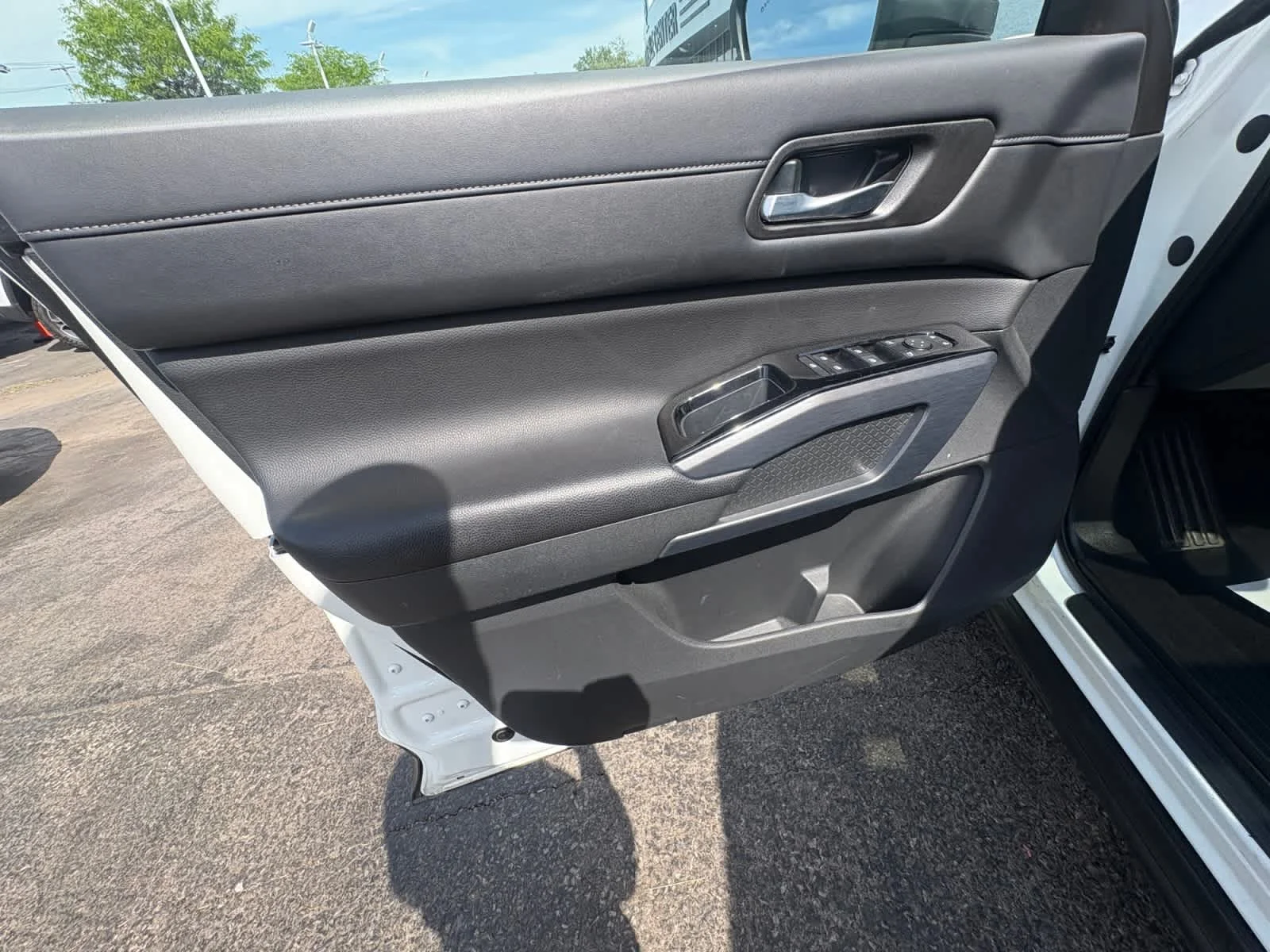 Used 2023 Pearl White Tricoat Nissan SL image 14
