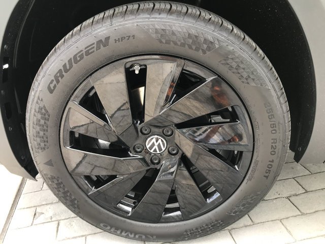 New 2026 Silver Mist Metallic Volkswagen 2.0T SE w/Technology image 12