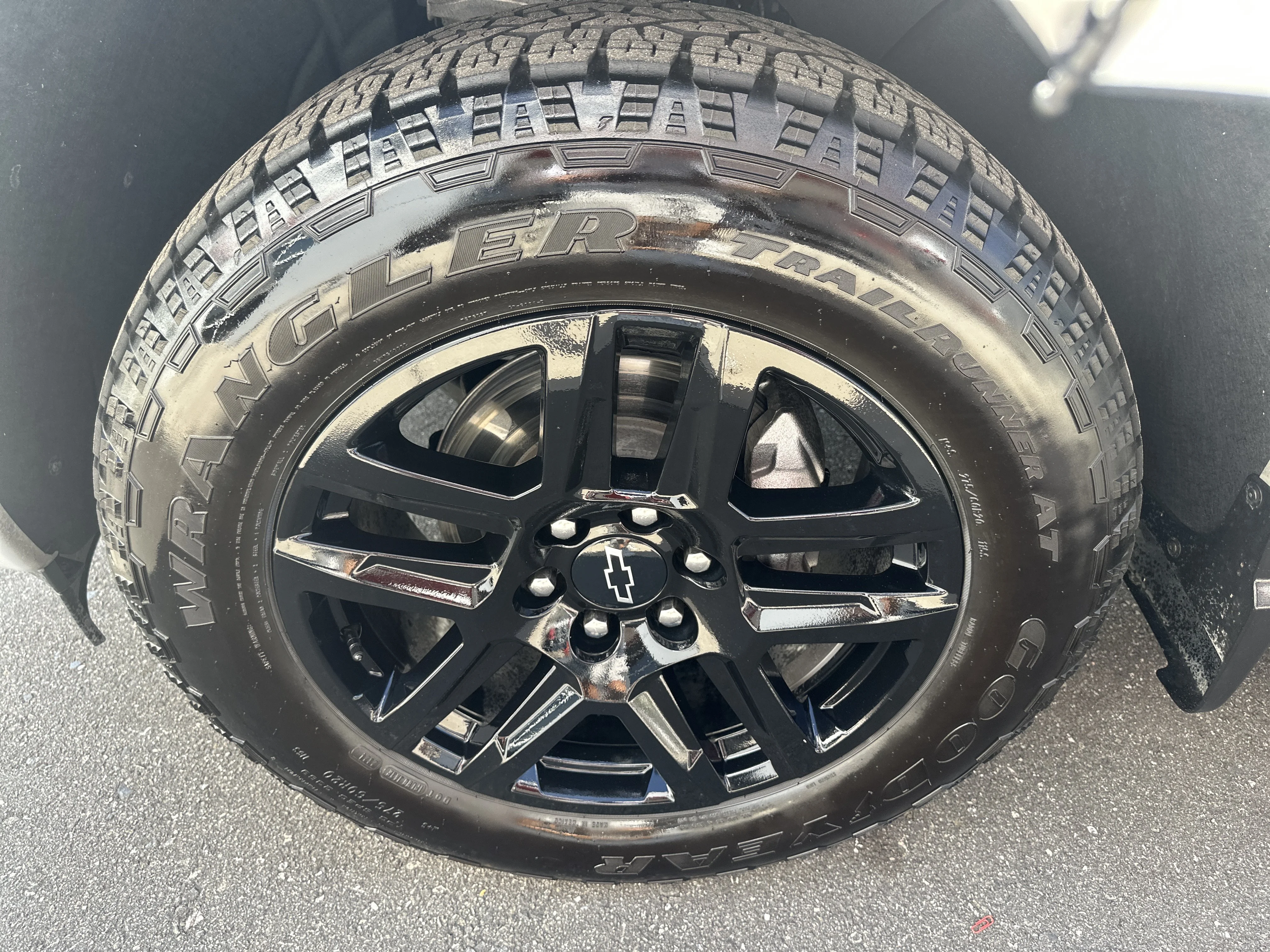 Used 2025 Slate Gray Metallic Chevrolet Custom image 29