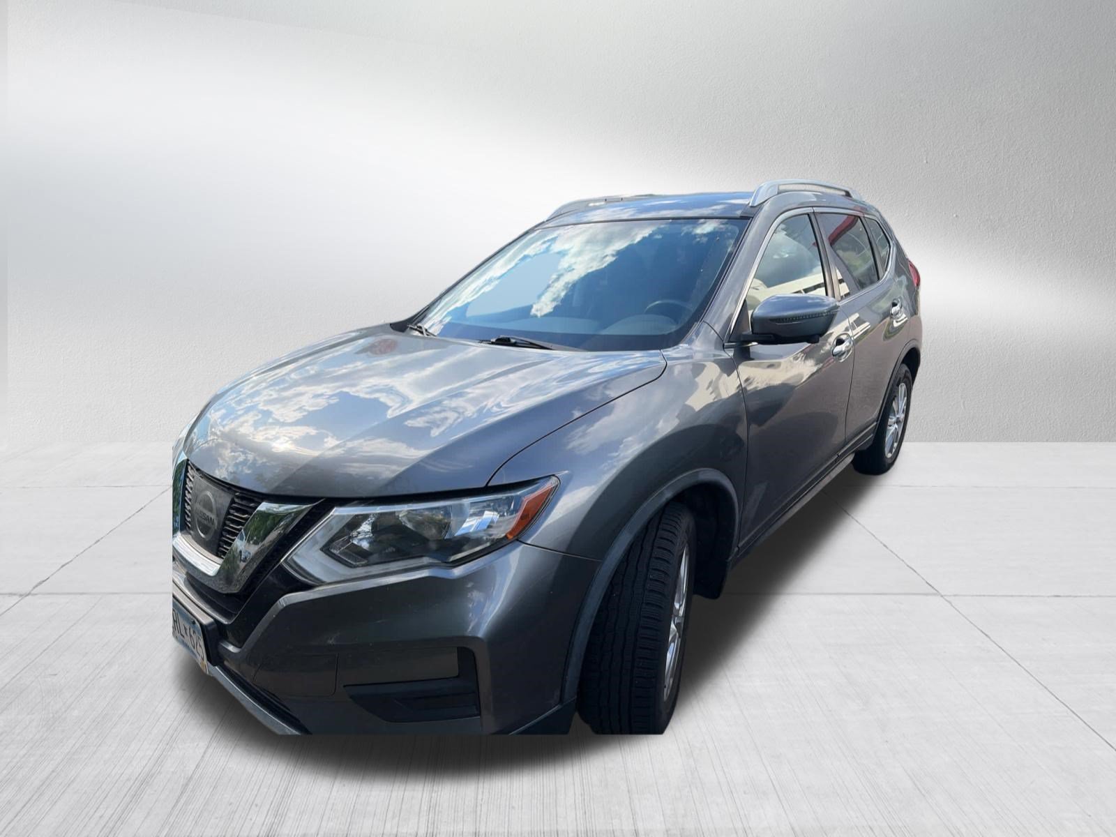 Used 2017 Nissan Rogue SV with VIN JN8AT2MV7HW270630 for sale in Golden Valley, MN