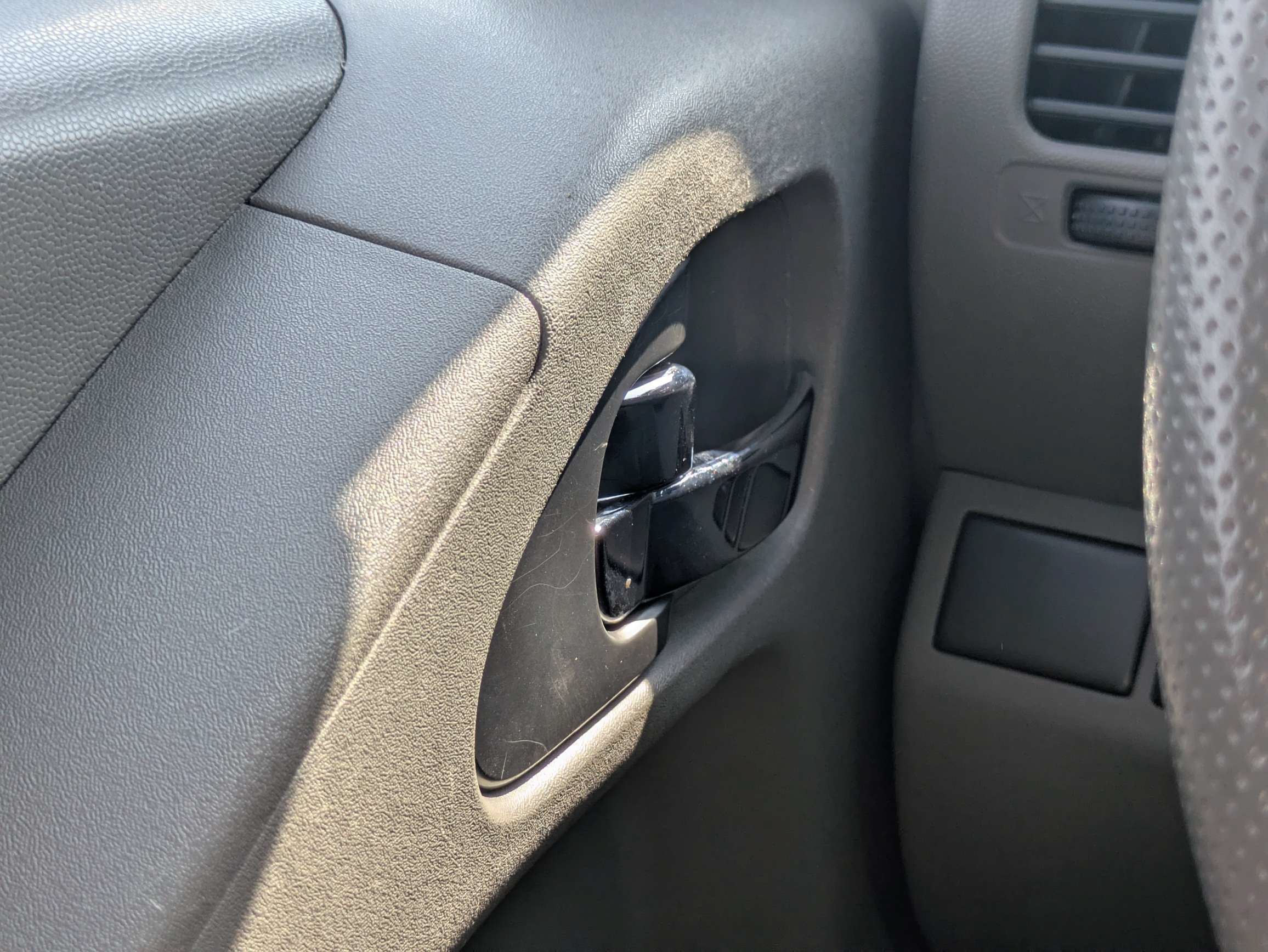 Used 2013 White Nissan S image 18