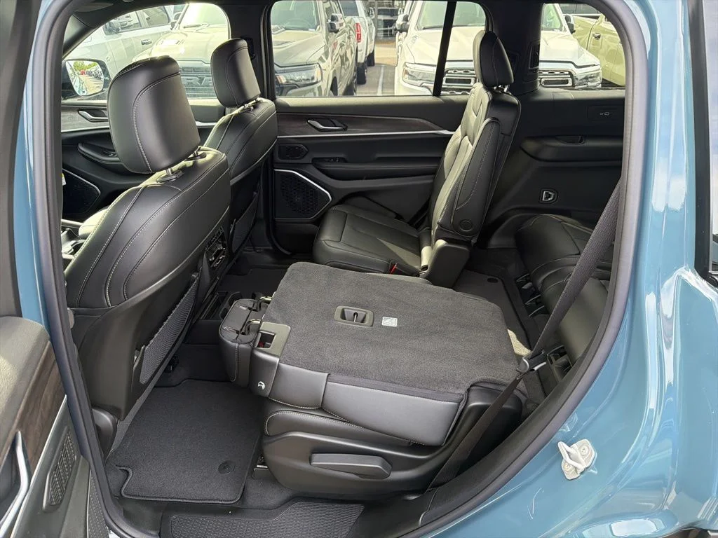 New 2026 Steel Blue Exterior Paint Jeep Limited image 24
