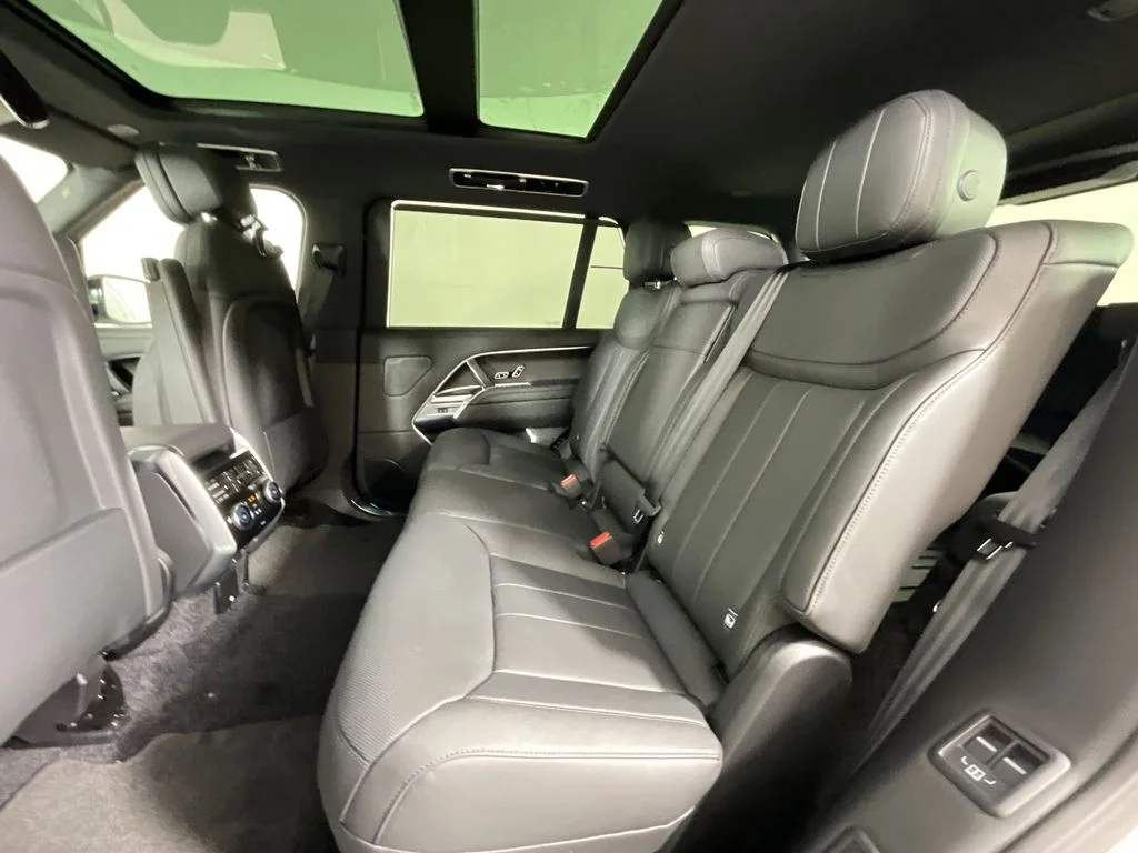 New 2026 Fuji White Land Rover SE 7 Seats image 5