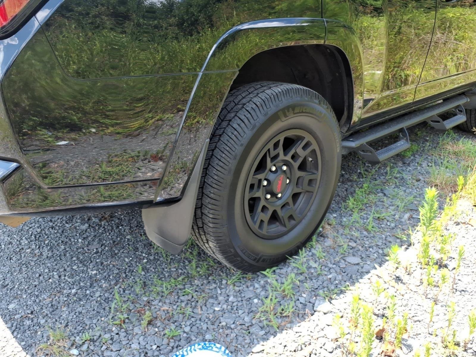 Used 2018 Midnight Black Metallic Toyota SR5 image 13