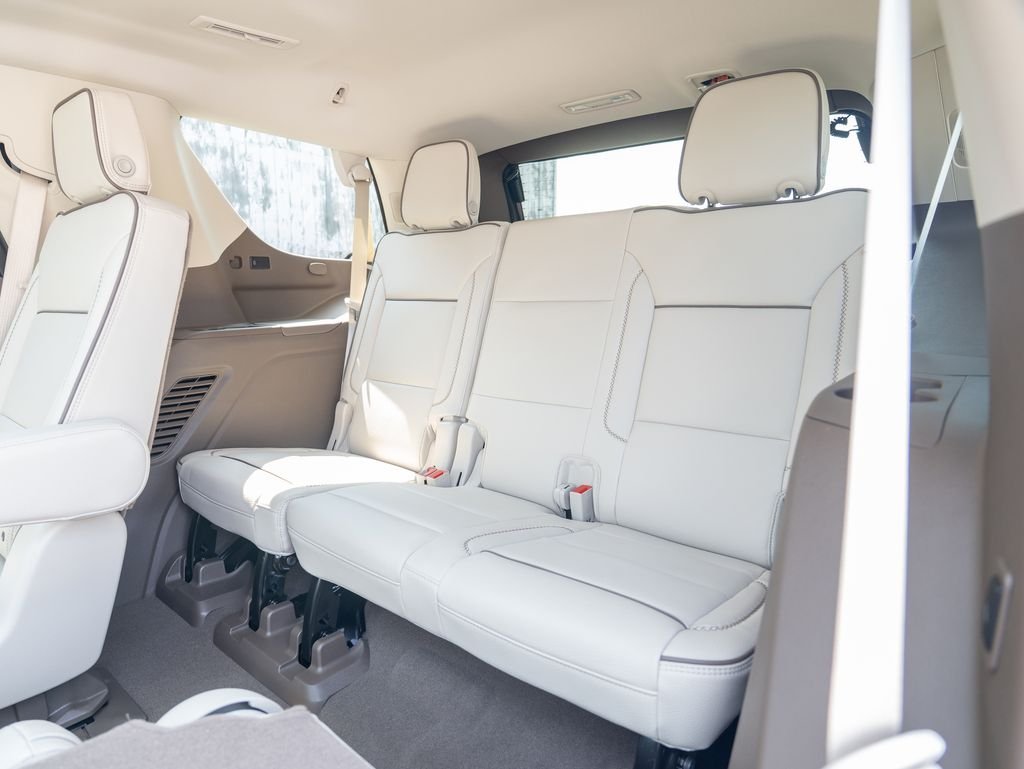 Used 2024 White GMC Denali image 36