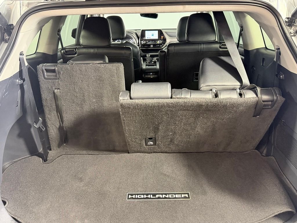 Certified Used 2025 Silver Toyota XLE image 30