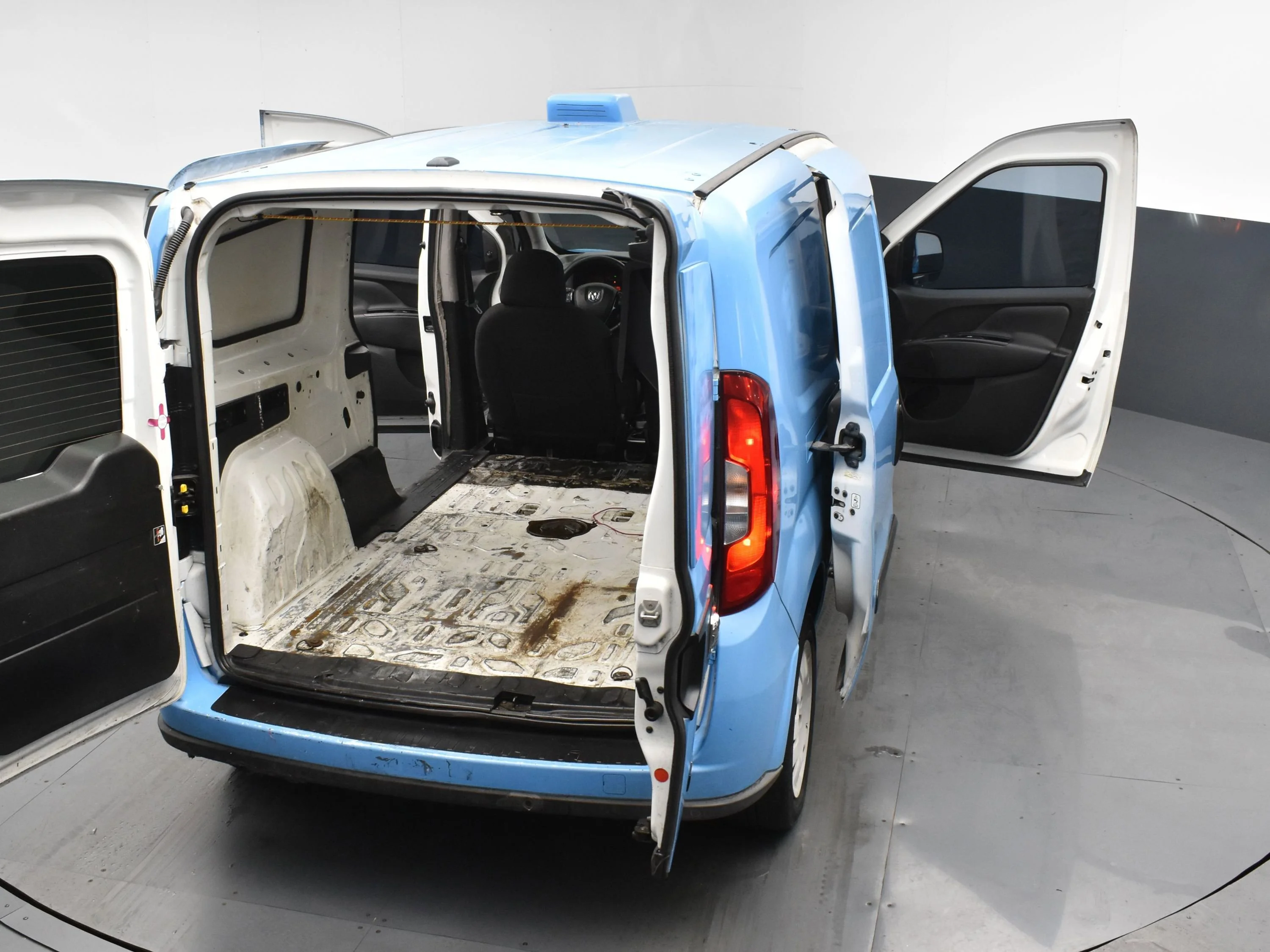 Used 2017 Blue RAM Tradesman SLT image 27