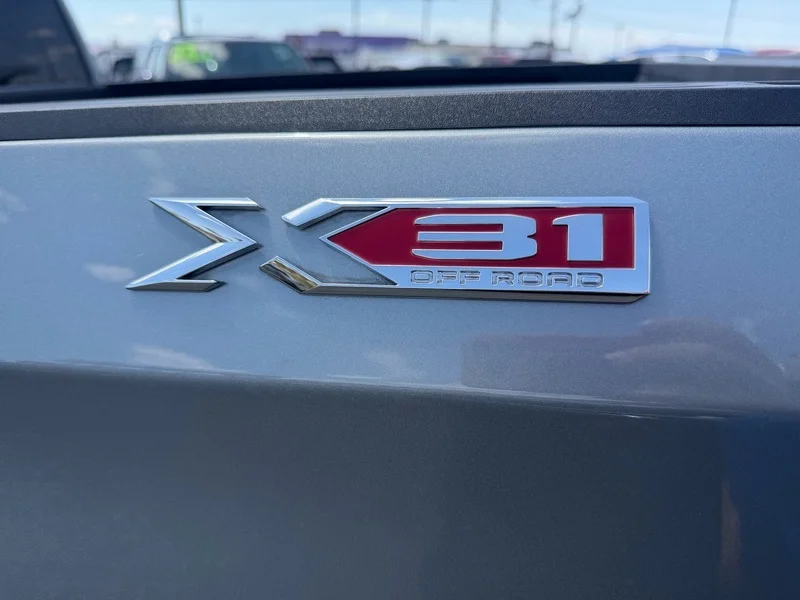 Used 2024 Sterling Metallic GMC Elevation image 32