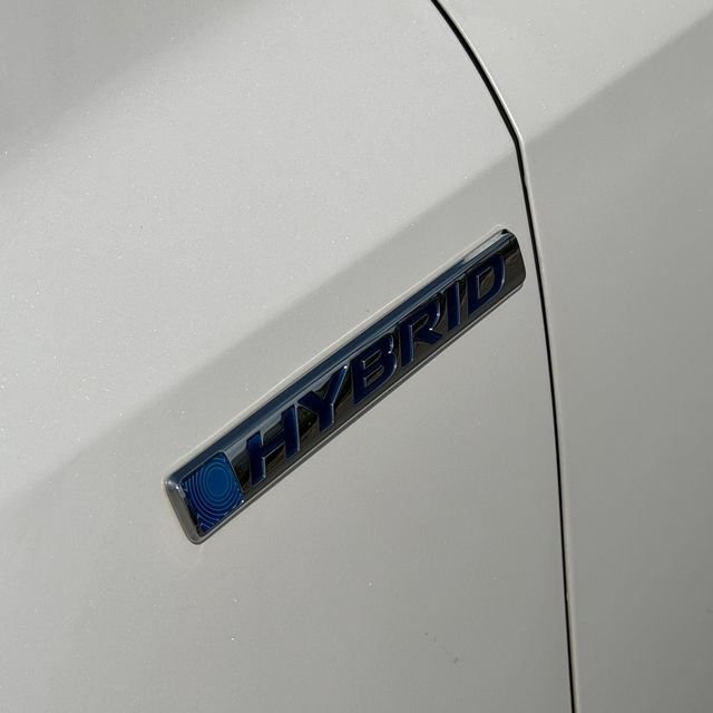 Used 2022 White Honda EX-L image 13