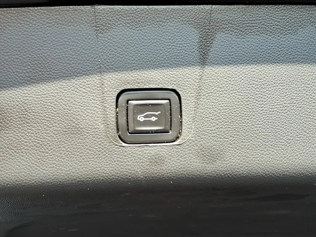 Used 2023 Mosaic Black Metallic Chevrolet LT Cloth image 23