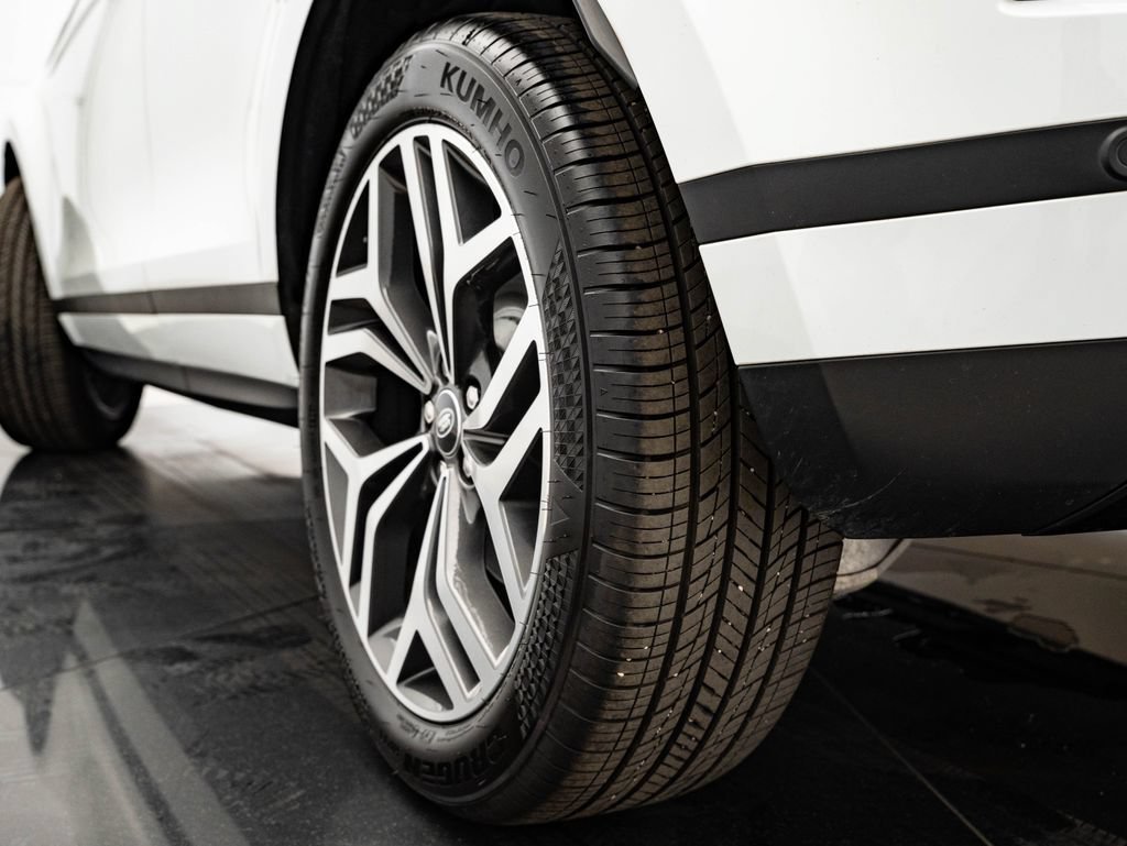 Used 2022 Fuji White Land Rover SE image 48