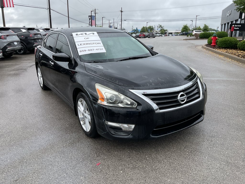 Used 2013 Super Black Nissan 2.5 SV image 2