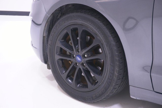 Used 2020 GREY Ford SE image 11