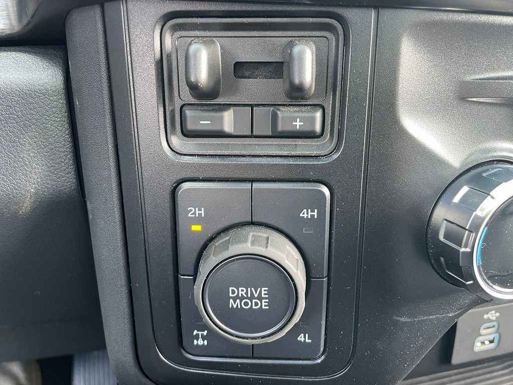 Used 2025 Blue Ford XL image 40