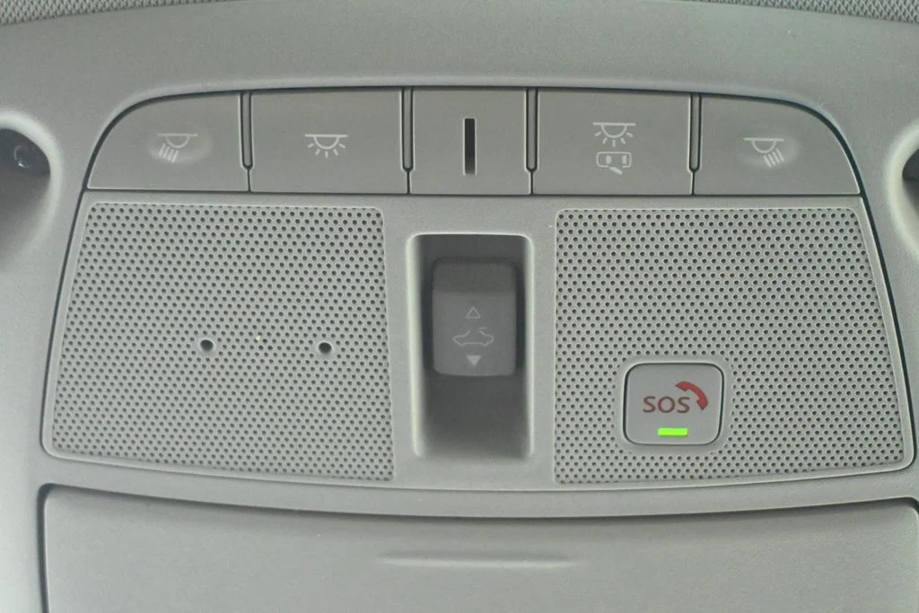 Certified Used 2023 White INFINITI LUXE image 24