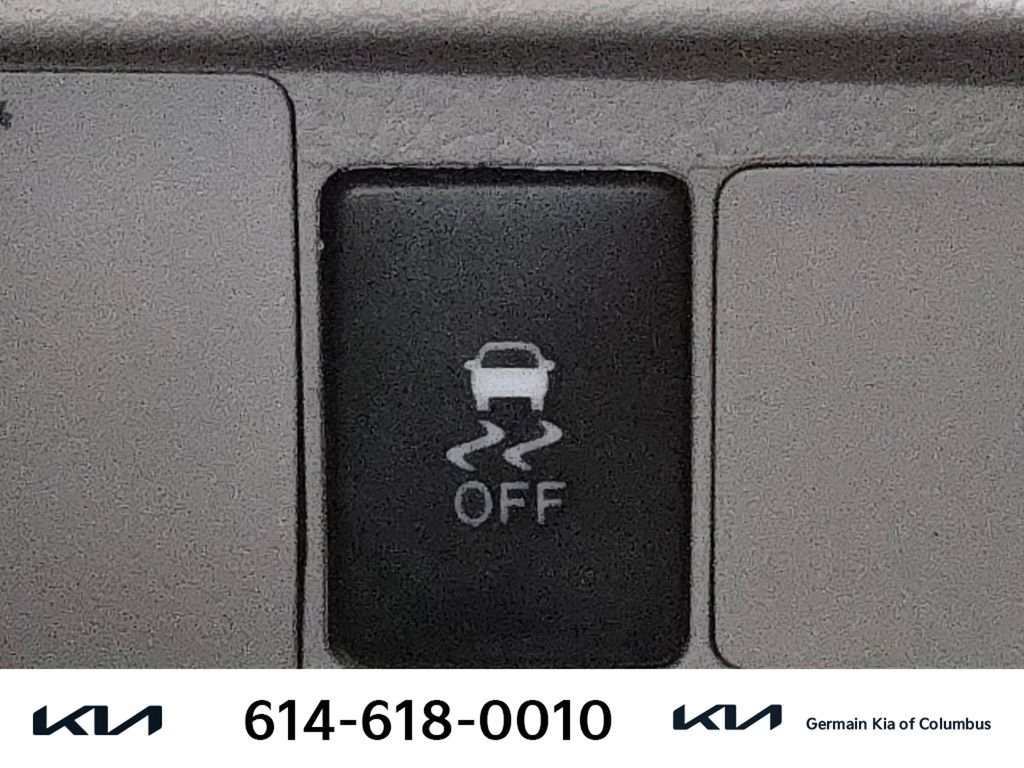 Used 2015 Black Toyota LE image 29