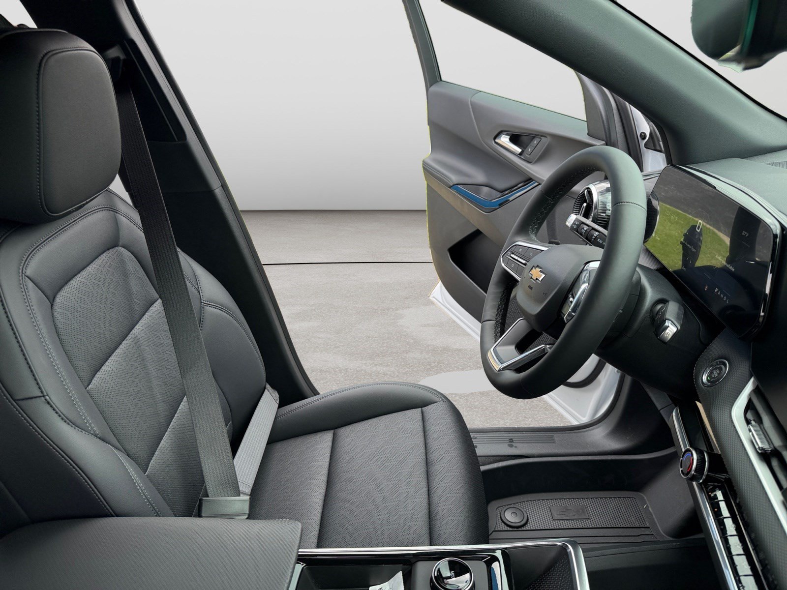 2027 Chevrolet Equinox LT - Photo 11