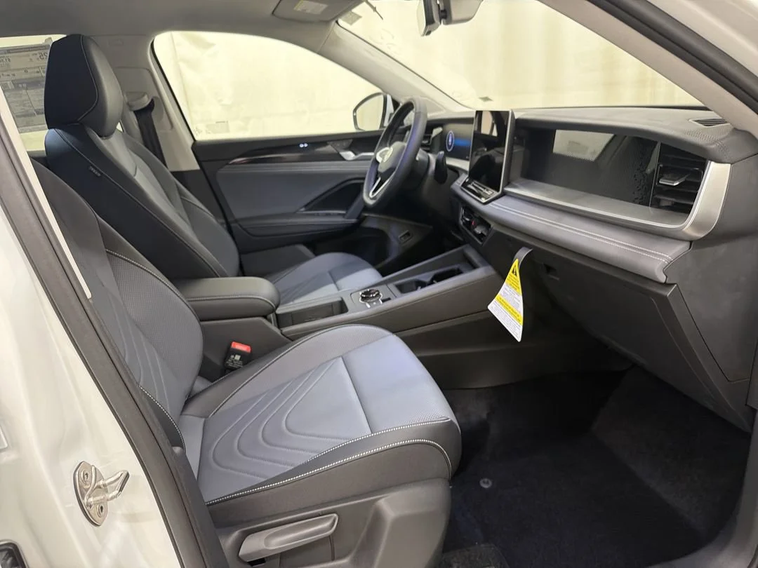New 2026 Pure White Volkswagen SE image 15