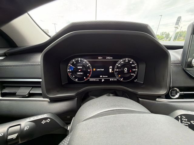 Used 2022 Gray Mitsubishi SEL image 21