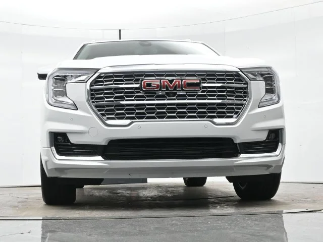 Used 2023 SUMMIT WHITE GMC Denali image 29