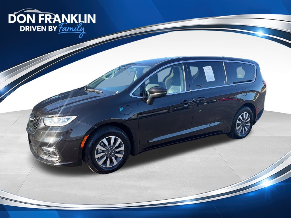 Used 2023 Black Chrysler Touring L image 1