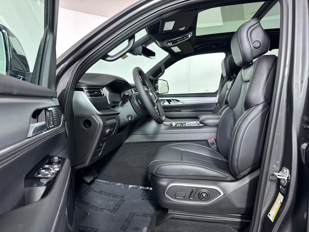 New 2026 Baltic-Gray Metallic Clear-Coat Exterior Paint Jeep Limited Reserve image 7