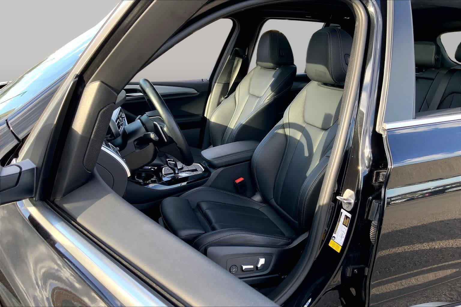 Used 2022 Jet Black BMW sDrive30i image 7