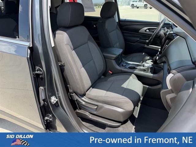 Used 2018 GRAPHITE METALLIC Chevrolet LT Cloth image 7