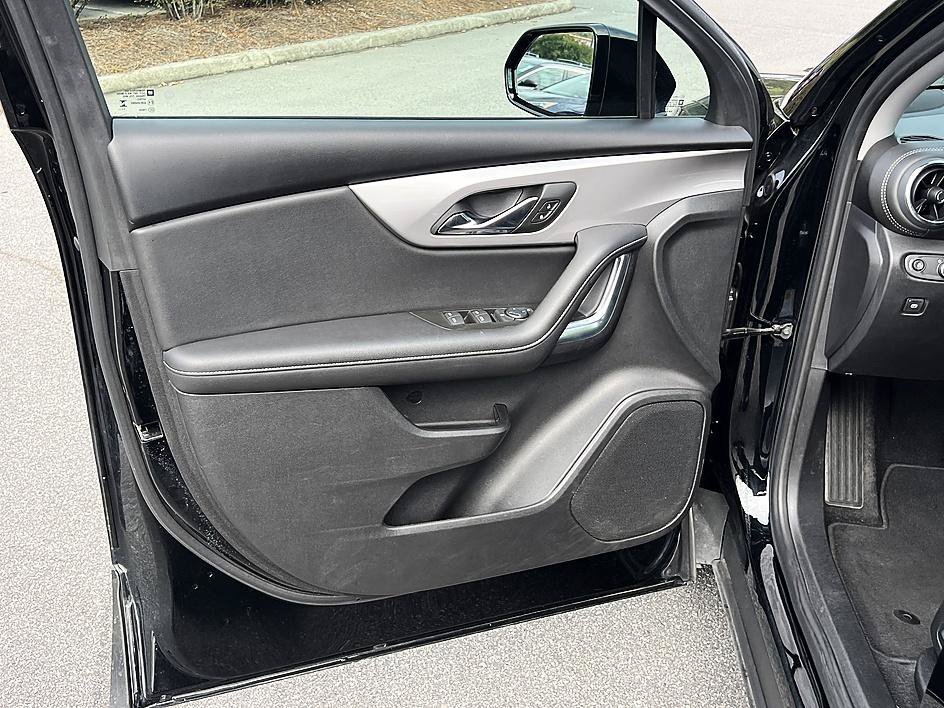 Used 2025 Black Chevrolet LT image 19