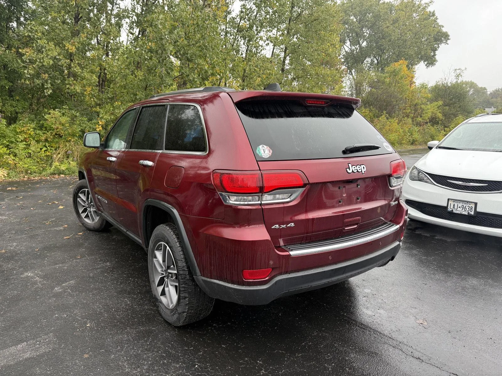 Used 2021 Velvet Red Pearlcoat Jeep Limited image 11