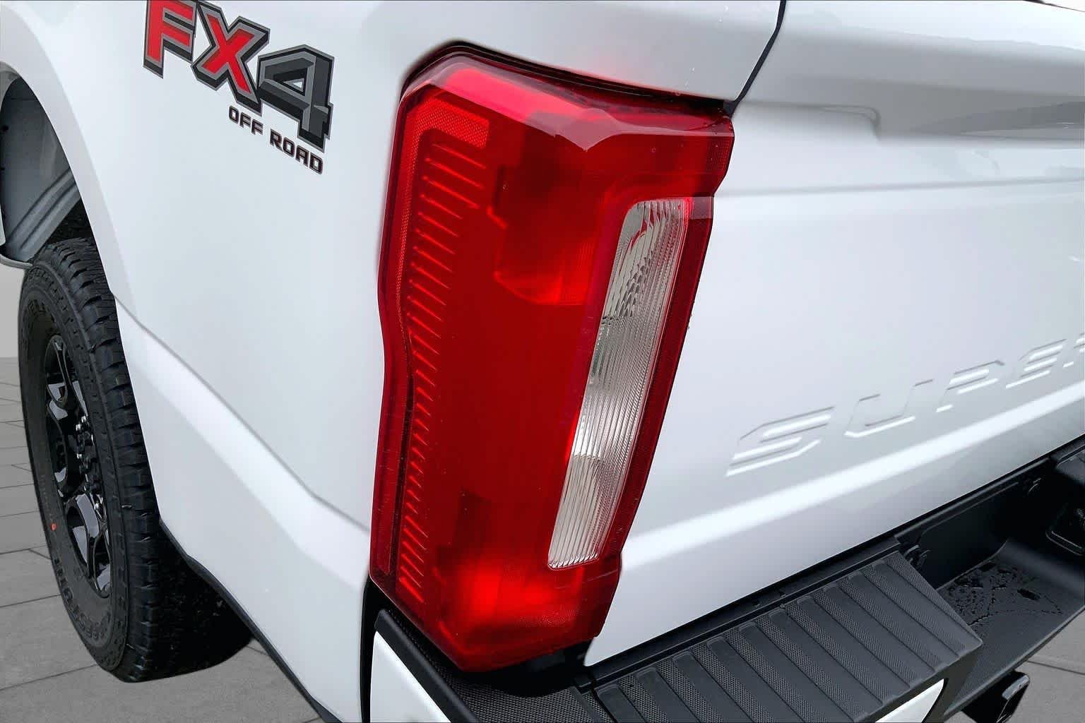 New 2026 Oxford White Ford XL image 5
