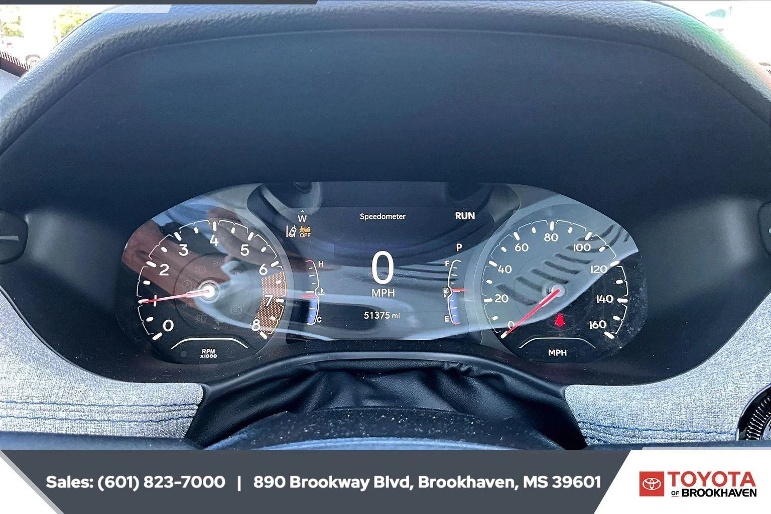 Used 2024 Red Hot Pearlcoat Jeep Latitude image 14