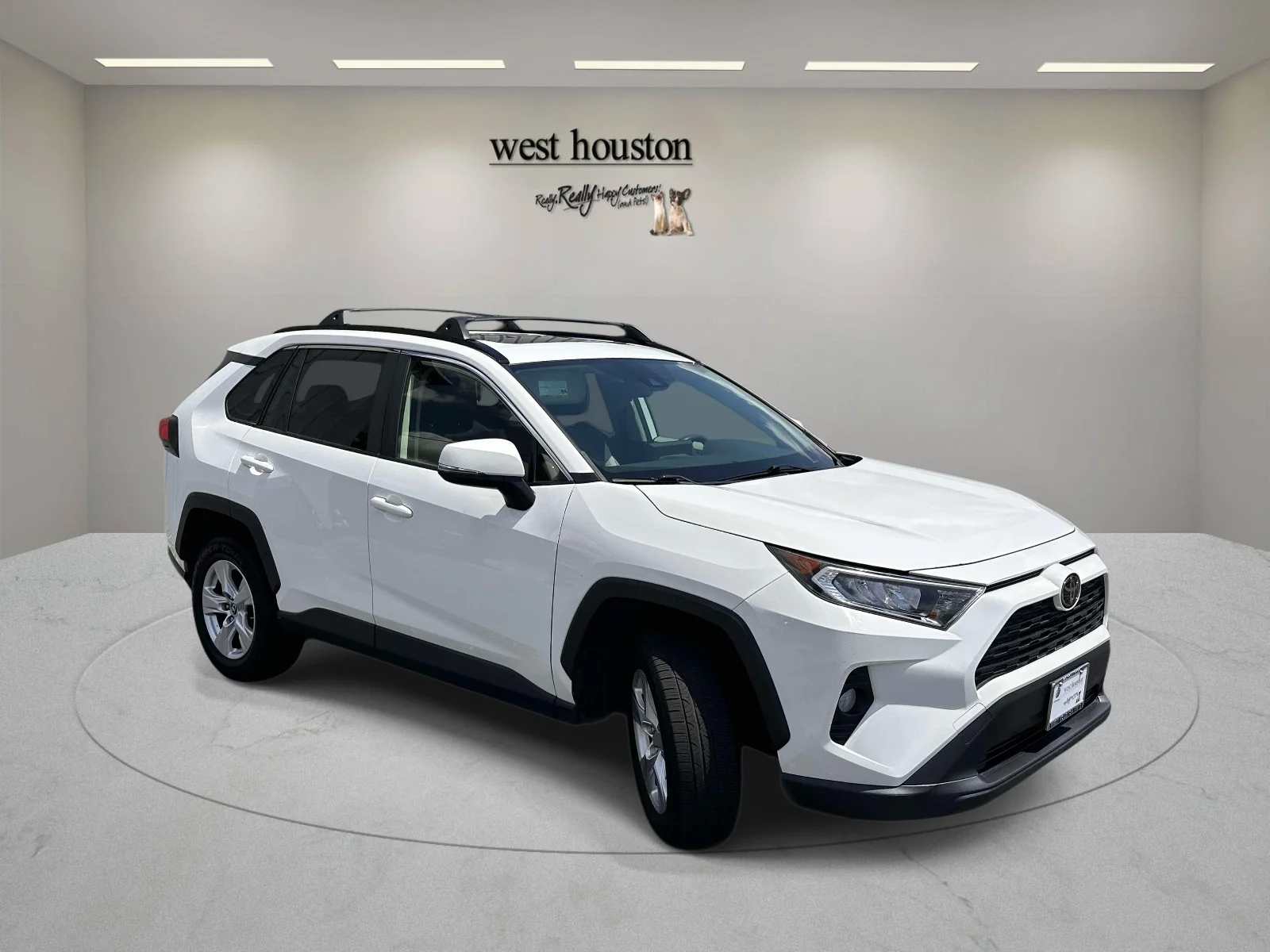 Used 2019 White Toyota XLE image 4