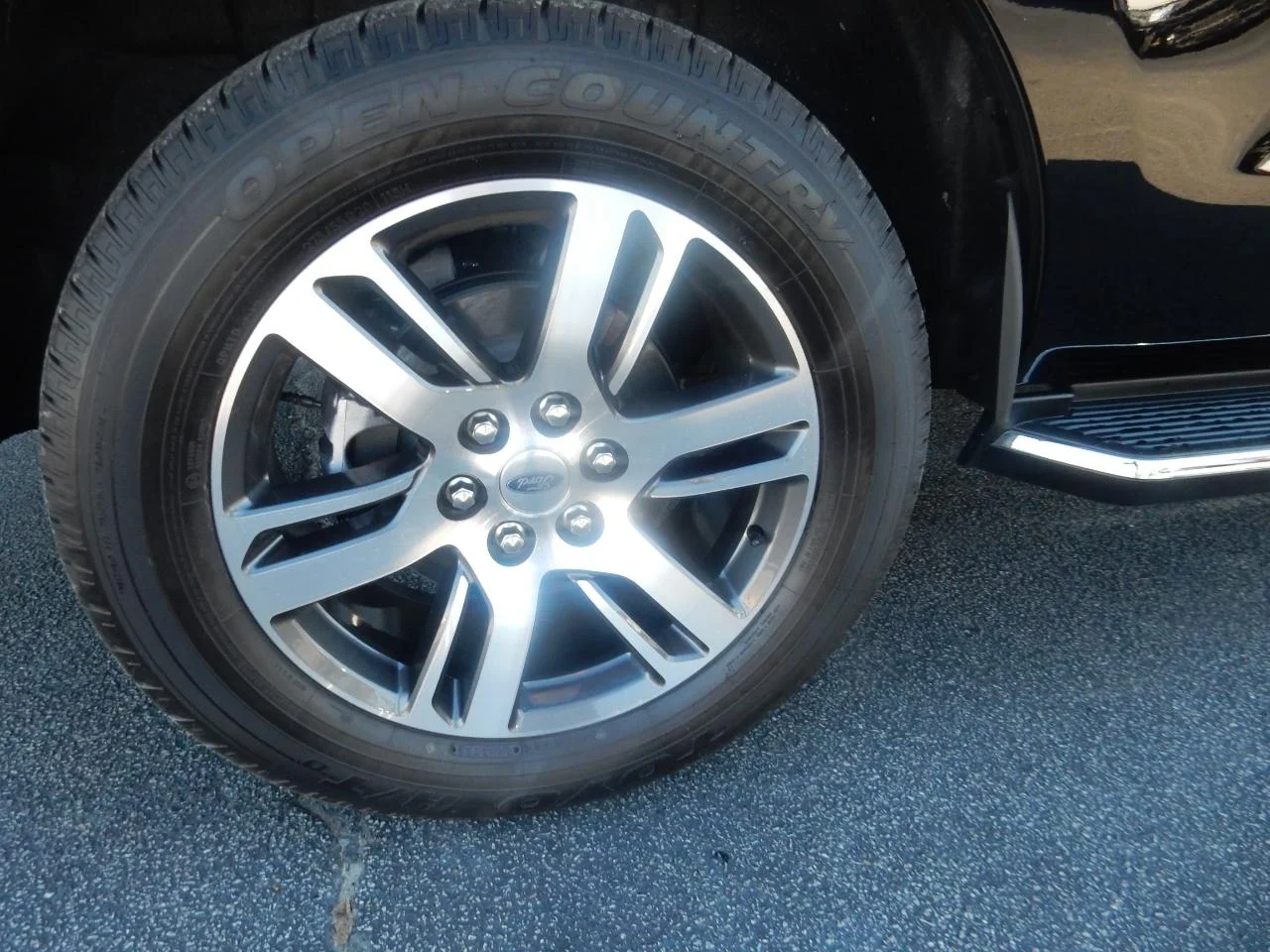 New 2022 Black Ford XLT 4X2 image 9