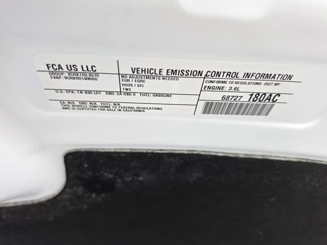 New 2027 Bright White Clear-Coat Exterior Paint Chrysler Select image 27